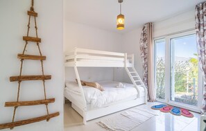 2 bedrooms, travel crib, free WiFi, bed sheets