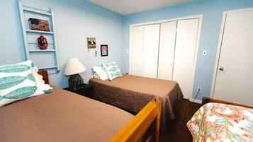 3 chambres, bureau, Wi-Fi gratuit, draps fournis