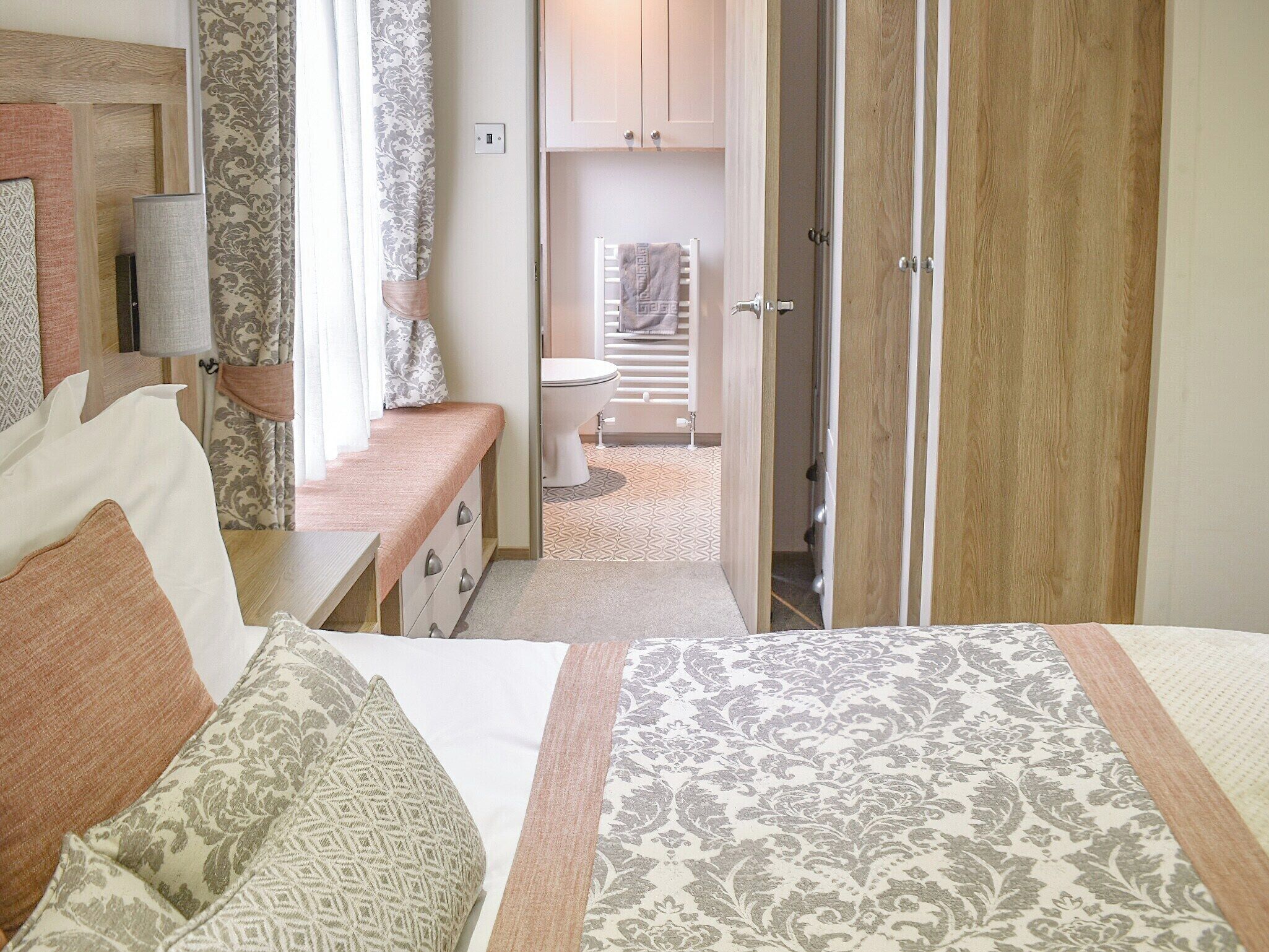 2 habitaciones, wifi gratis y ropa de cama 