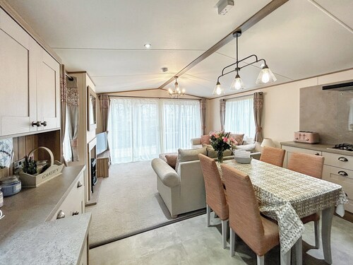 Welcome to Bluebell Lodge, a ‘home away from home’ in South Cerney.