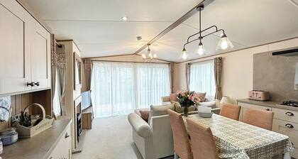 Welcome to Bluebell Lodge, a ‘home away from home’ in South Cerney.
