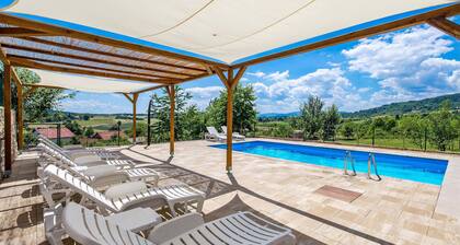 Lovely apartment in Rakovica with WiFi