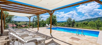 Cozy apartment in Rakovica with house a mountain view