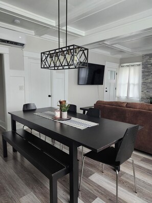 Dining - Saltline Retreat (Tillamook)