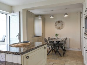 Dining - 5 bedroom accommodation in Warton, near Lytham (Warton, near Lytham)