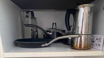 Tout ce qu’il faut pour les cuistots !Une cuisine complète bien équipée ! (5)