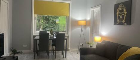 Apartment, Multiple Beds | Living area