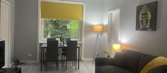 Immaculate 3-bed Apartment in Glasgow Close to M8