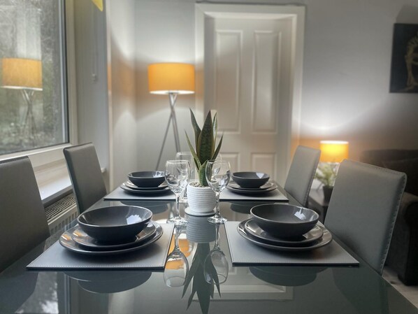 Apartment, Multiple Beds | Dining - Immaculate 3-bed Apartment in Glasgow Close to M8 (Glasgow)