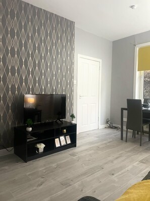Interior - Immaculate 3-bed Apartment in Glasgow Close to M8 (Glasgow)