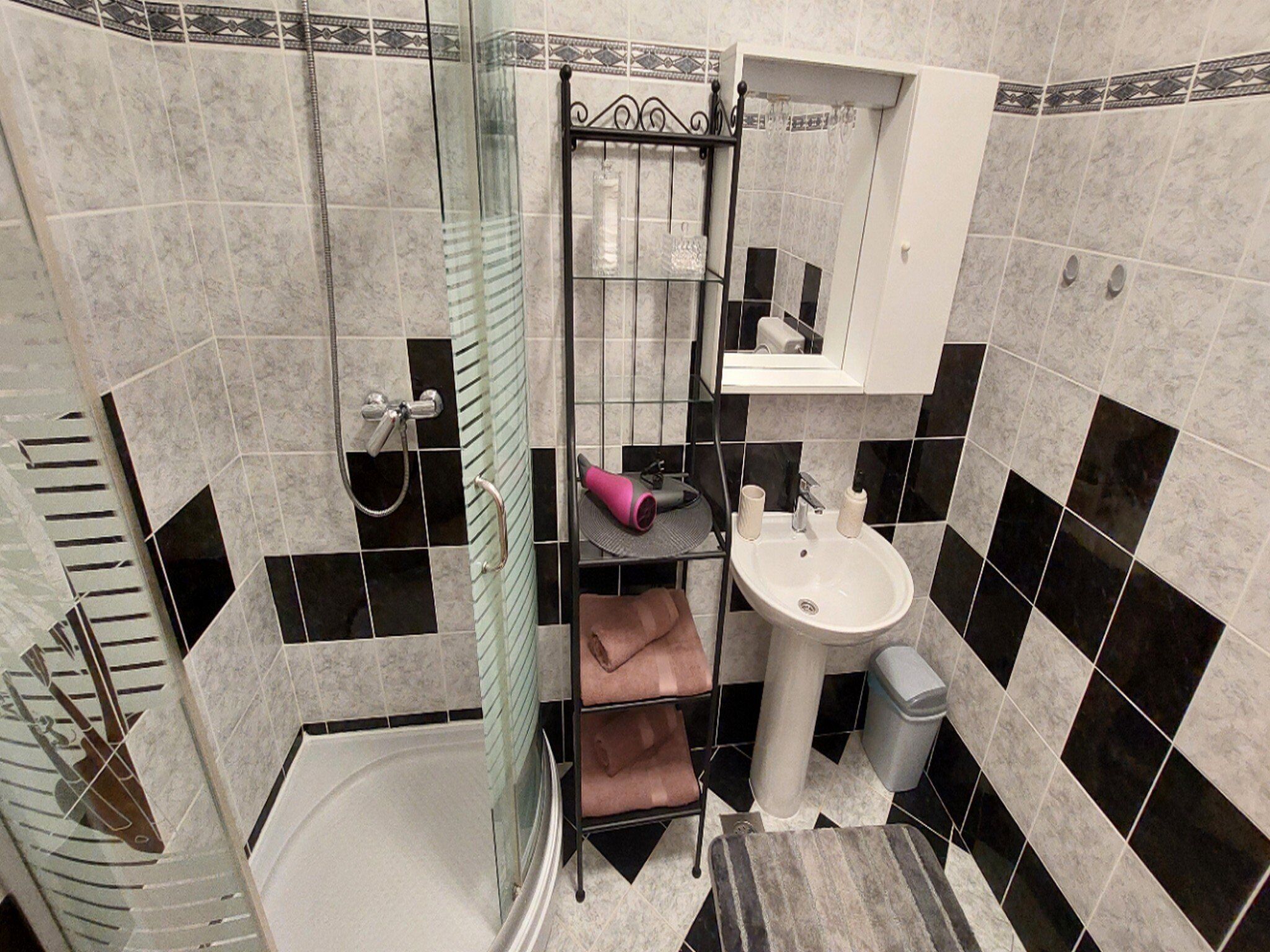 Doppelzimmer (Luxury Double Room) | Badezimmer | Dusche, Handtücher