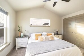 3 bedrooms, desk, iron/ironing board, travel crib
