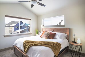 3 bedrooms, desk, iron/ironing board, travel crib