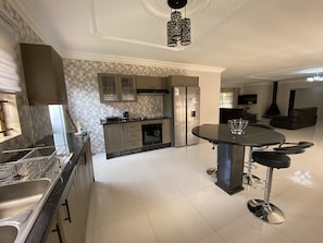 Deluxe Villa | Private kitchen