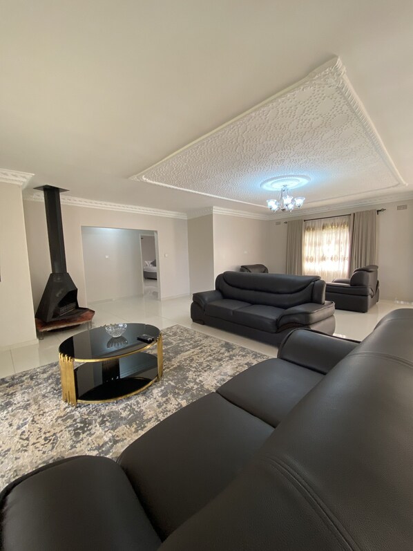 Deluxe Villa | Living area