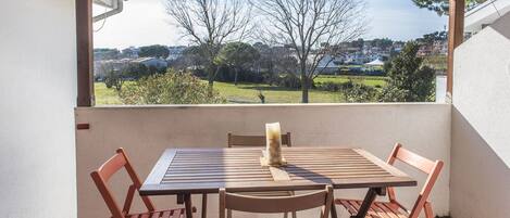 屋外ダイニングエリア