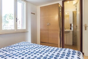 2 bedrooms, bed sheets