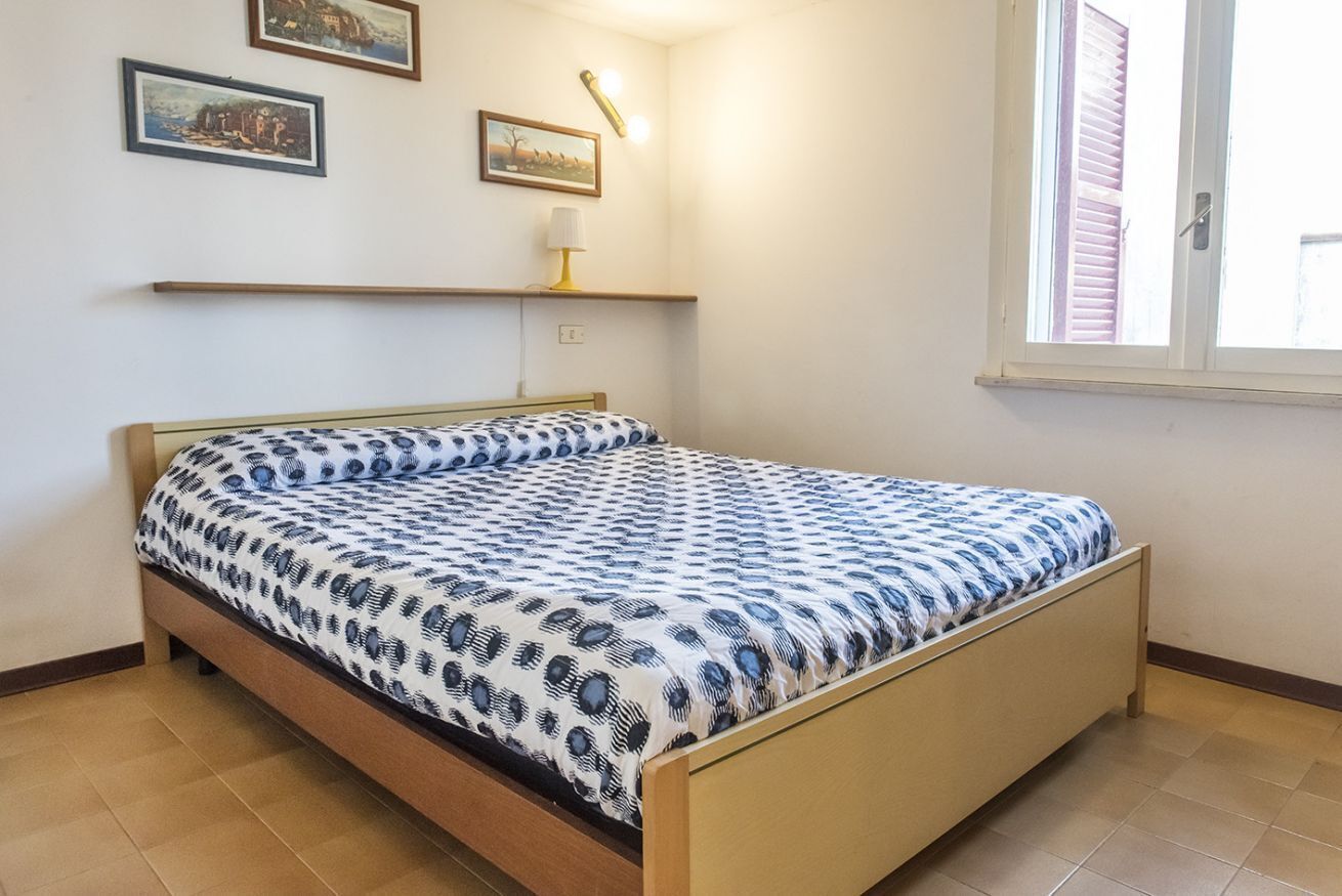 2 bedrooms, bed sheets