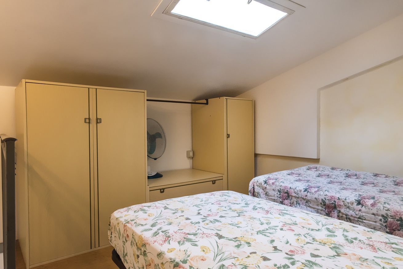 2 bedrooms, bed sheets