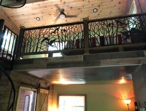 Interior - Secluded treehouse with indoor fireplace (Makanda)