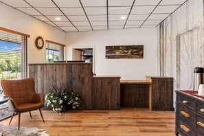 Lobby - Travelodge By Wyndham Emlenton (Emlenton)