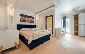 5 bedrooms, in-room safe, travel crib, free WiFi