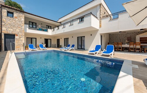 Stunning home in Rastane gornje