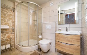 Combined shower/tub, hair dryer