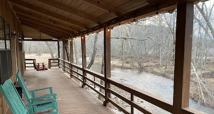 Creekside accommodations near Mt. View - Pet Friendly and a kids paradise