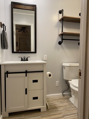 淋浴设施、毛巾、肥皂、洗发水