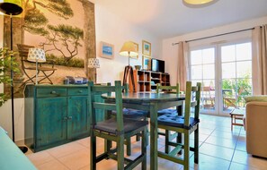 Dining - Gorgeous home in Aigues-Mortes (Aigues-Mortes)