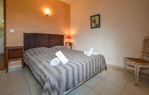 2 Schlafzimmer, Reisekinderbett