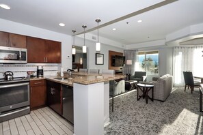 Fridge, microwave, oven, stovetop - COACHELLA Marriott Desert Springs Villas 2, Kitchen, Access to Resort Amenities (Palm Desert)