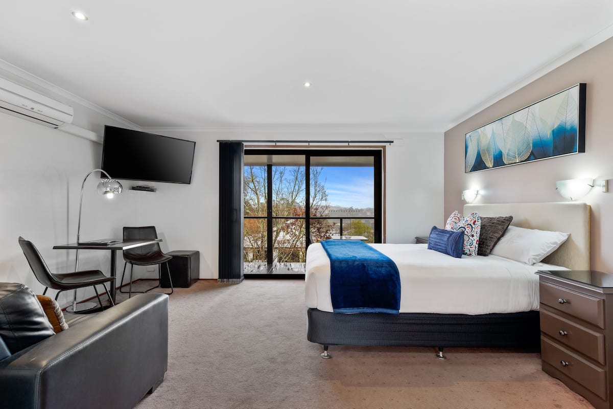 Standard Studio Suite, 1 Queen Bed, Balcony, Garden View (First Floor)
