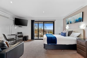 Studio Suite Tiêu chuẩn, 1 giường cỡ queen, ban công, quang cảnh vườn | Nệm có lớp đệm bông, bàn ủi/dụng cụ ủi quần áo 