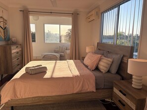 3 habitaciones, cuna de viaje, wifi y ropa de cama 