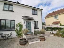 Cottage | Property grounds