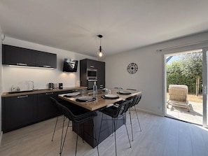 Unclassified image, 5 of 15, button - Carnac Ville T3 RDC Terrasse, Parking, 67m², 4/5 Personnes (CARNAC)