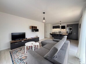 Unclassified image, 3 of 15, button - Carnac Ville T3 RDC Terrasse, Parking, 67m², 4/5 Personnes (CARNAC)