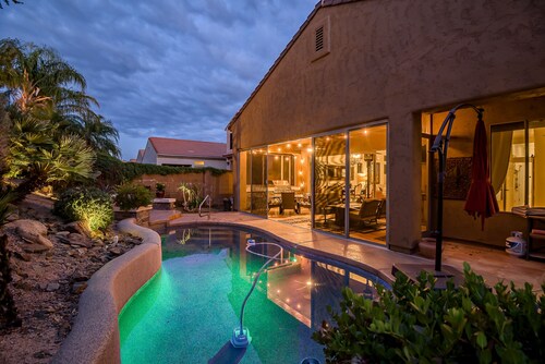 Experience luxury in Scottsdale Grayhawk: 2 bed, 2 bath home with pool views.