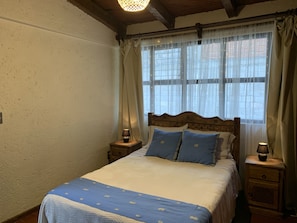 1 habitación, tabla de planchar con plancha, wifi gratis y ropa de cama 