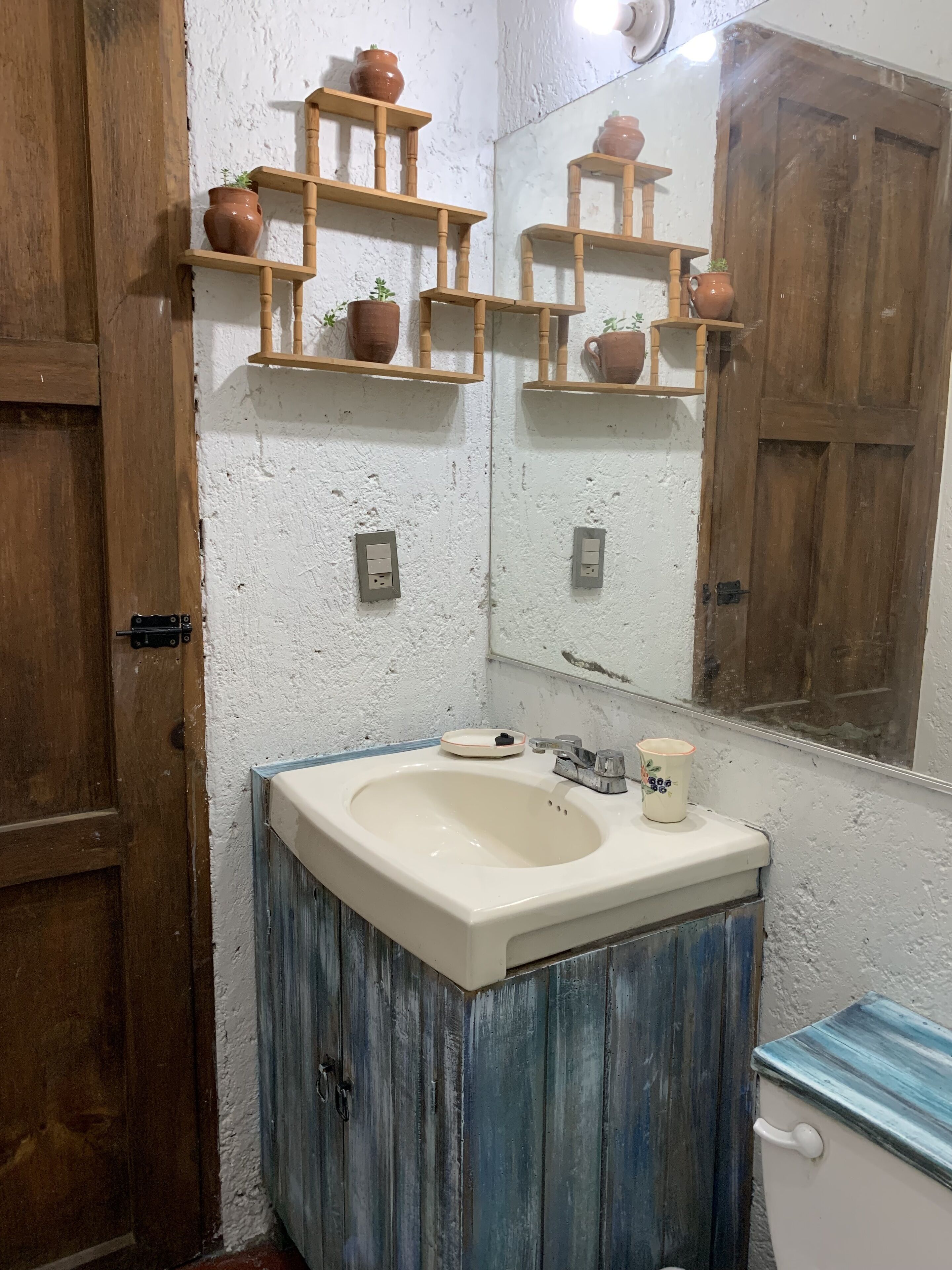 Familielejlighed | Badeværelse | Bruser, brusehoved med spredningseffekt, hårtørrer, håndklæder