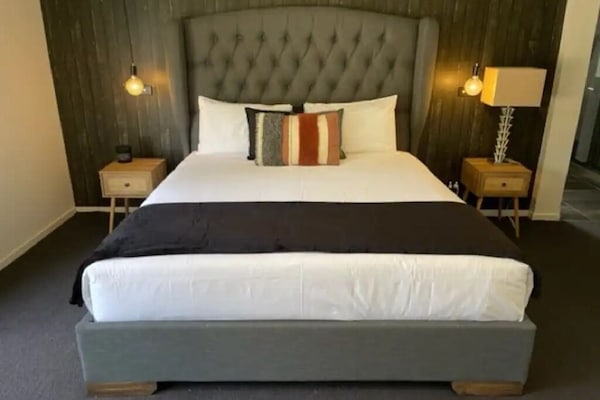 4 quartos, escrivaninha, Wi-Fi, roupa de cama