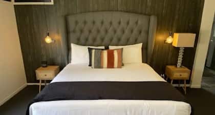 Modern New Beautiful House Near Geelong Sleeps 6-8 Adults and 5 Kids