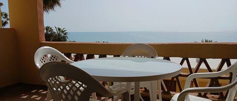 屋外ダイニングエリア