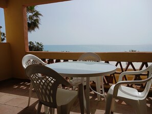 تناول الطعام بالخارج