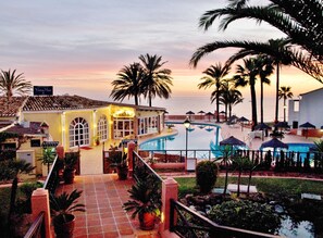 Een verwarmd zwembad