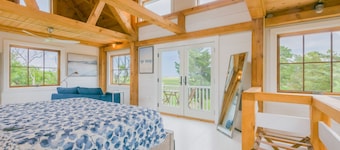 The Hideaway: Creekfront & Private Beach