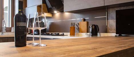 KĂŒhlschrank, Ofen, Herdplatte, GeschirrspĂŒler