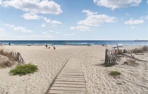 Platja a a prop 
